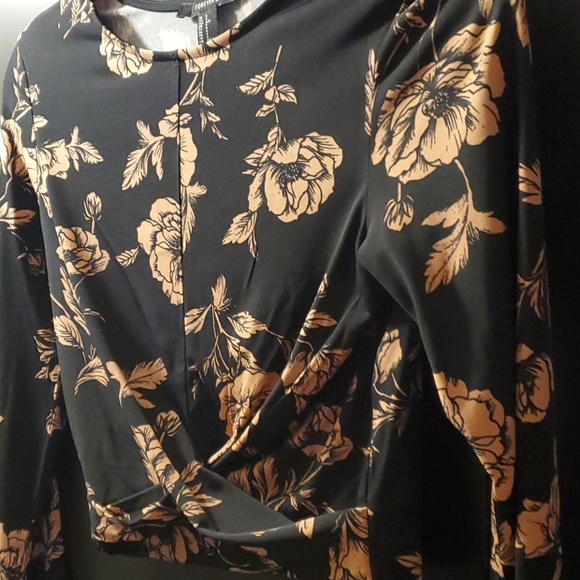 Twist front crop top - Picture 3 of 5